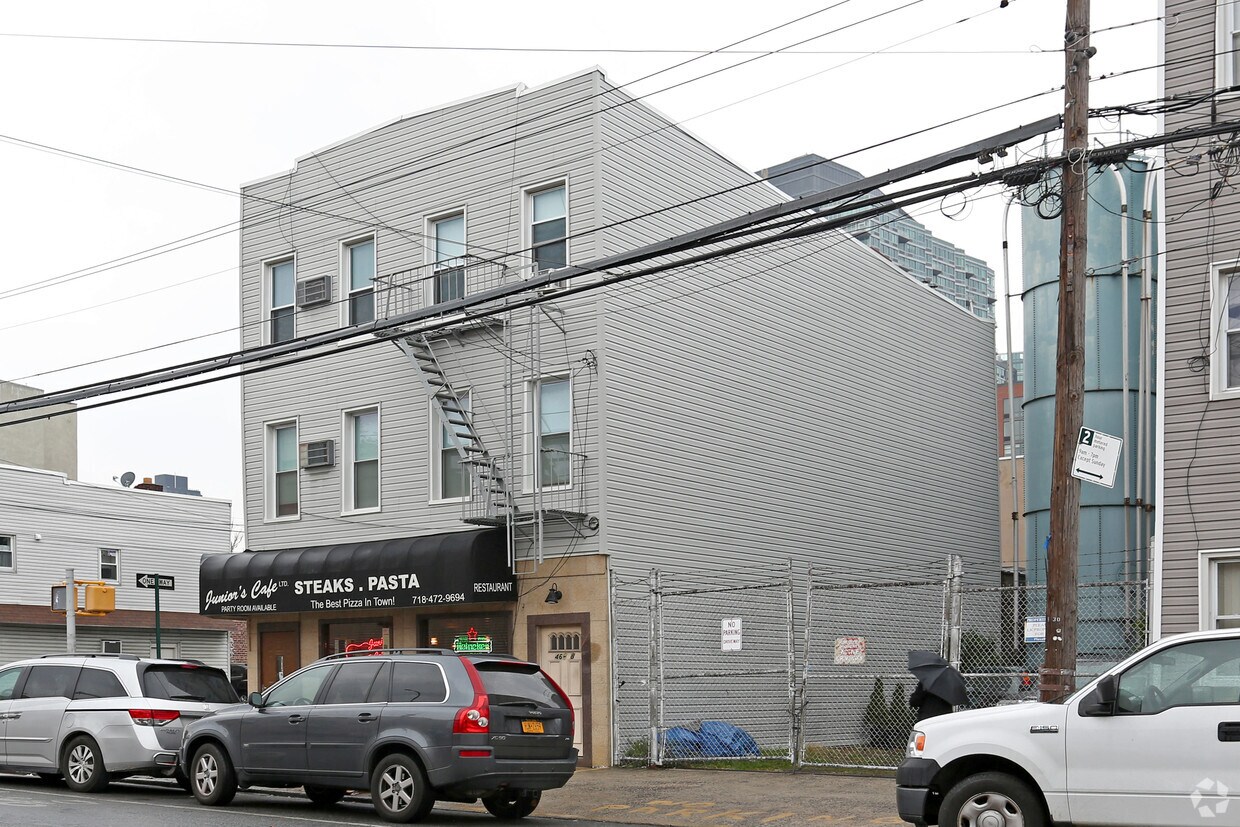 Building Photo - 4618 Vernon Blvd