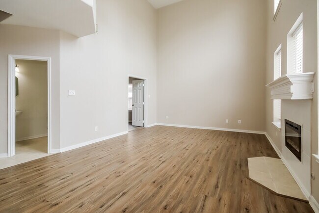 Foto del edificio - 13707 Broad Oaks Ln
