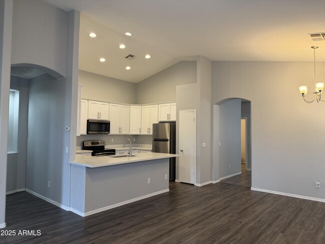 Foto del edificio - 18123 N Madison Rd