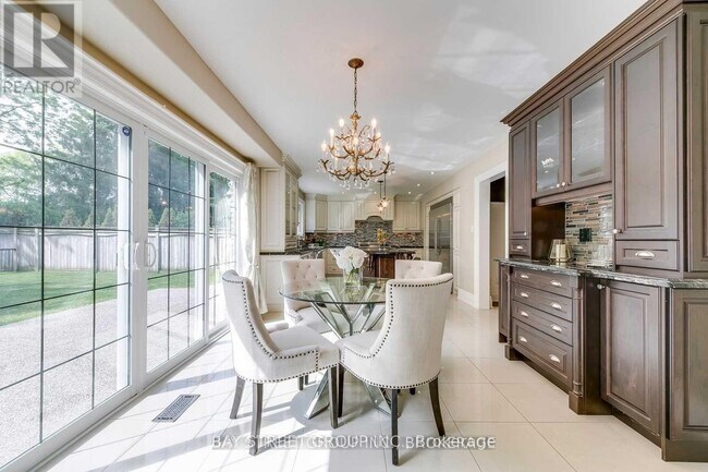 Photo du bâtiment - 1490 Oakhill Dr