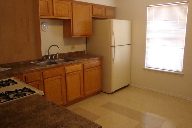 Kitchen - 543 San Pablo St SE