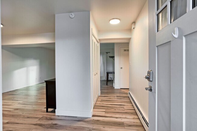 Foto del edificio - 809 Drake D101