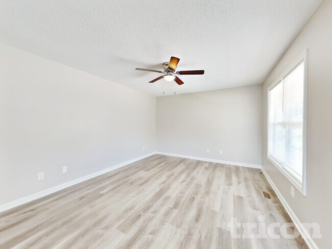Building Photo - 5119 Daffodil Ln