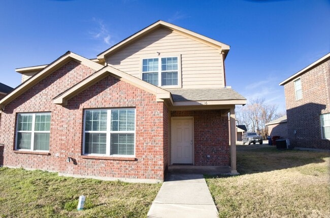 Building Photo - 1716 S Waco St