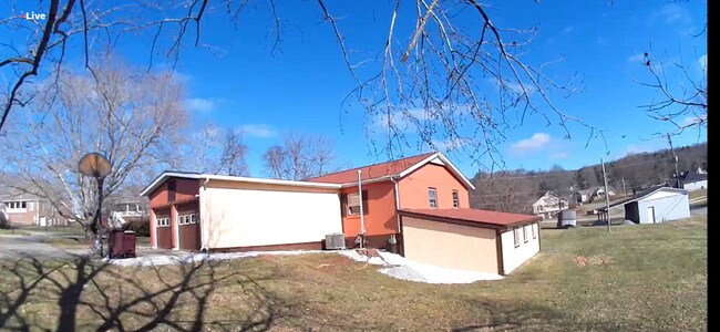Building Photo - 122 Green Hill Park Dr