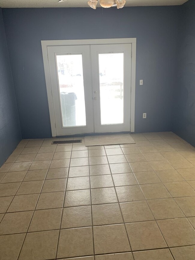 Building Photo - 1304 Clay St