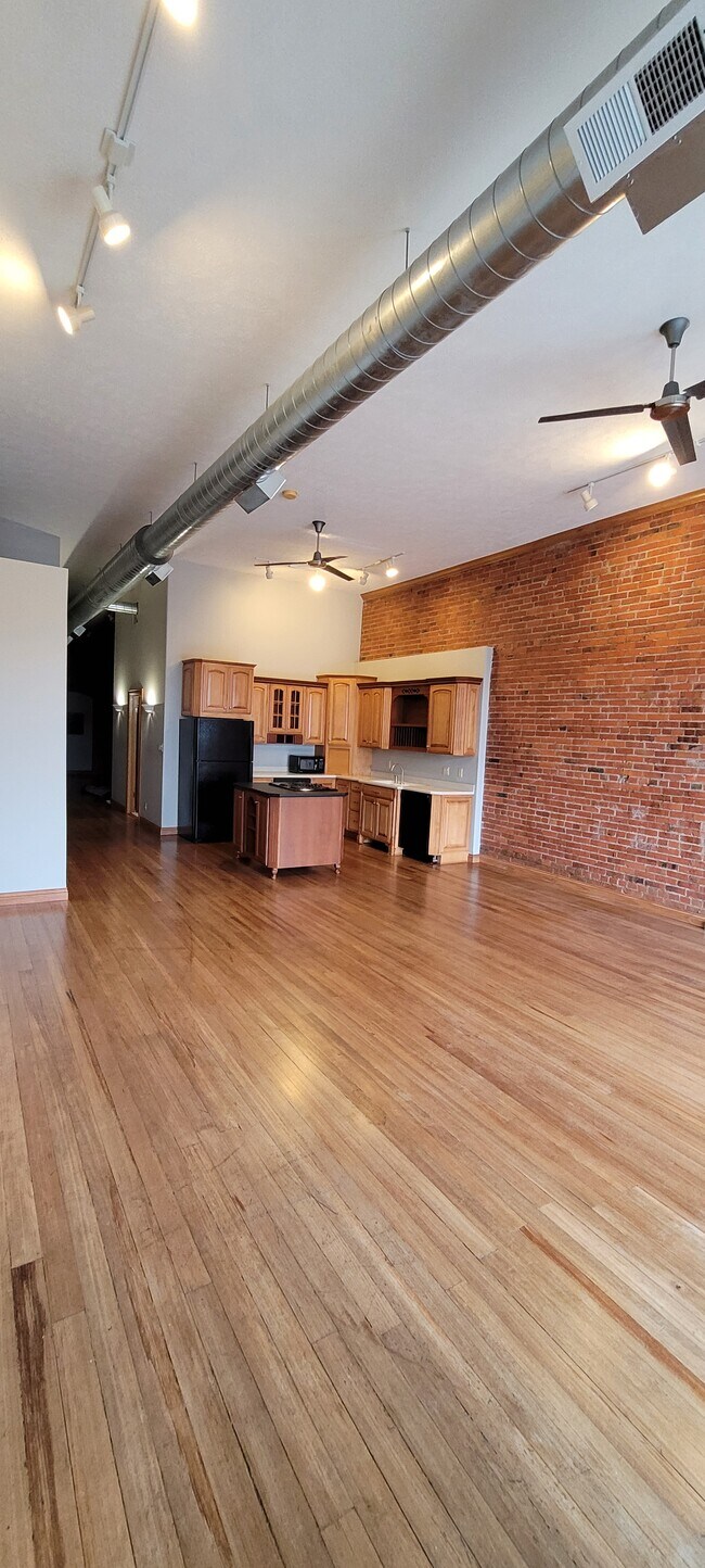 Foto del edificio - 520 W 1st St