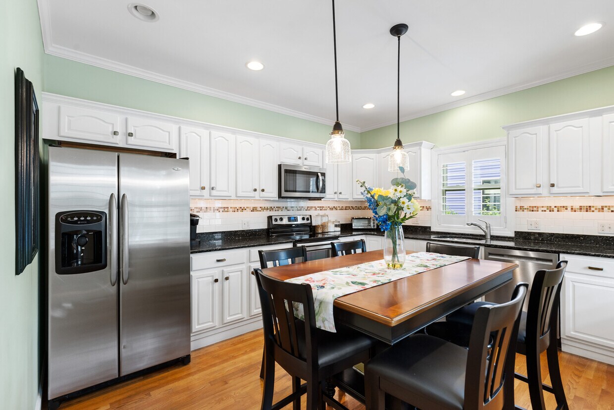 Primary Photo - 46 Yale Ave