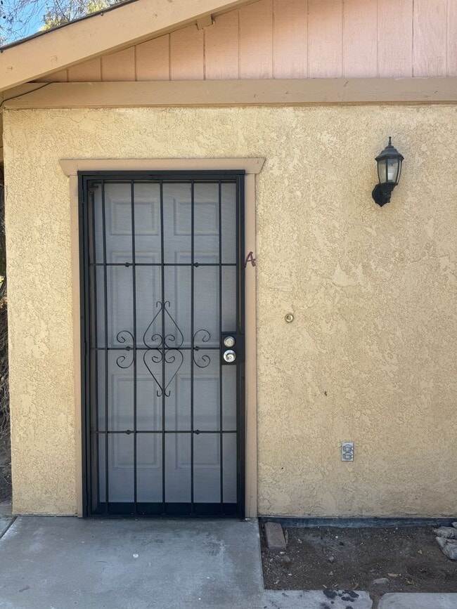 Building Photo - 928 E California Ave