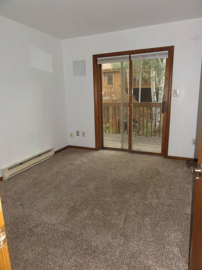 Building Photo - Evergreen 3 Bedroom, 2 Bath Townhome, brea...