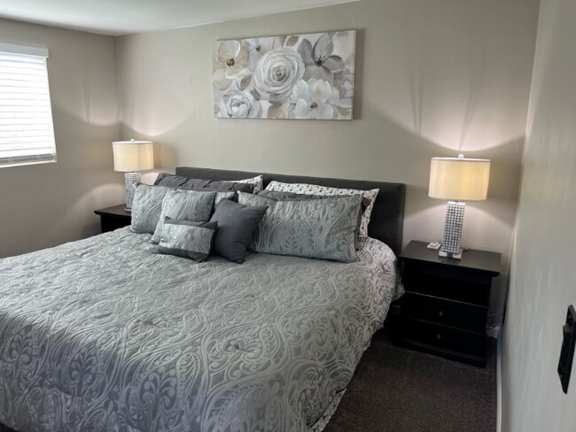 Foto del edificio - 2869 N Greenfield Rd