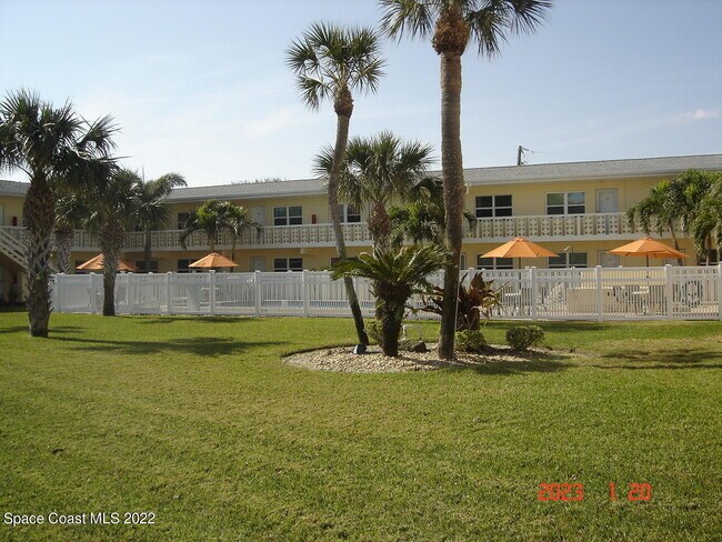 Foto del edificio - 7801 Ridgewood Ave