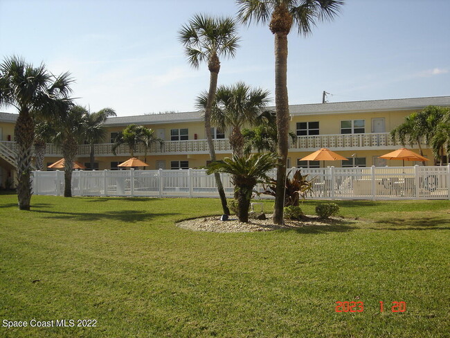 Building Photo - 7801 Ridgewood Ave