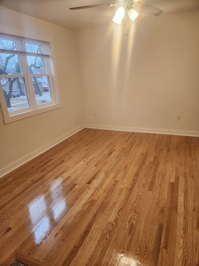 Sala de estar - 1932 Heath Ave