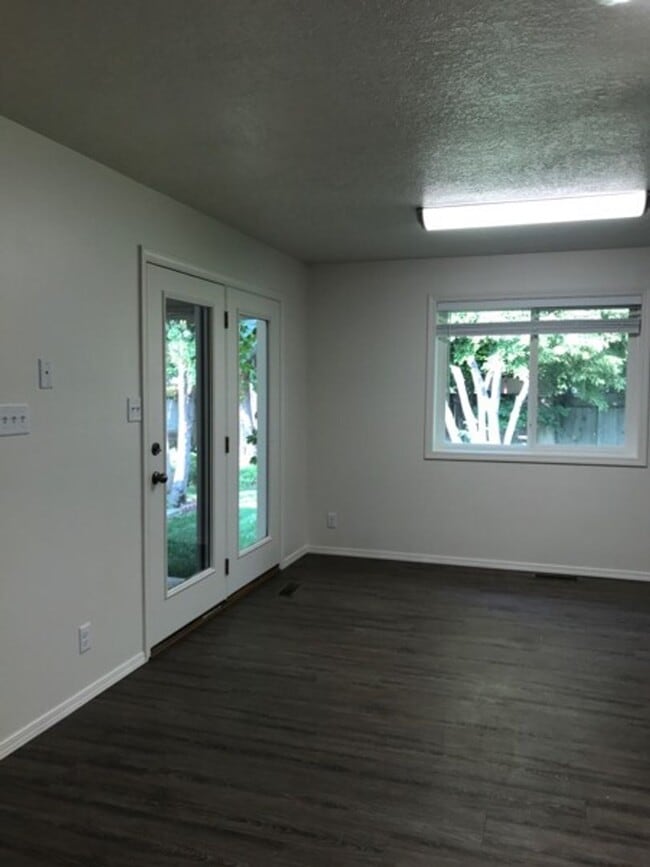Building Photo - 1135 Monaco St