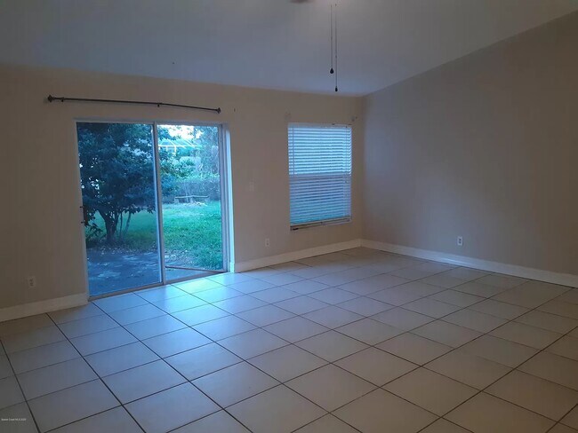 Building Photo - 5937 Aires Ave