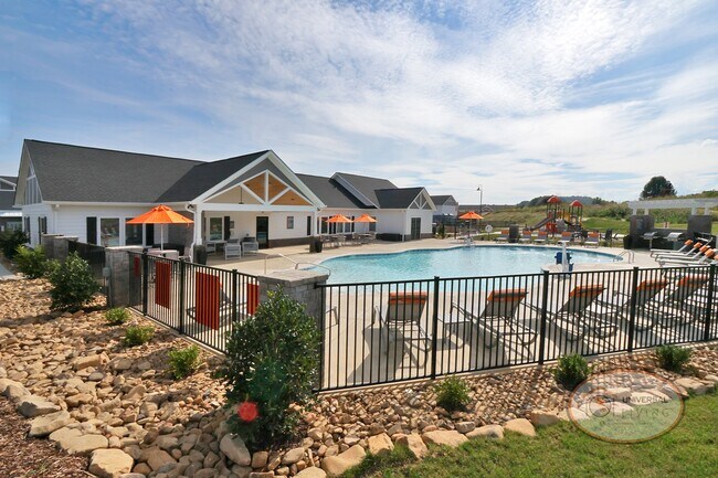 Pool - Universal at Mountainview