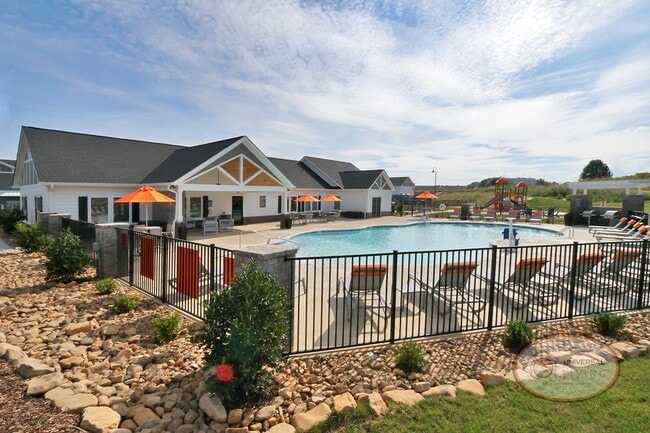 Pool - Universal at Mountainview