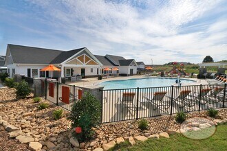 Pool - Universal at Mountainview