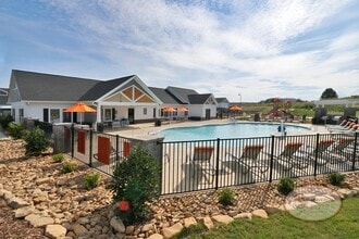 Pool - Universal at Mountainview