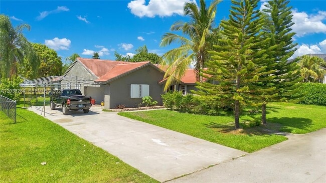 Foto del edificio - 15241 SW 150th St