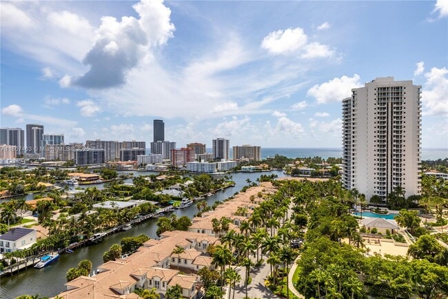 Building Photo - 3640 Yacht Club Dr