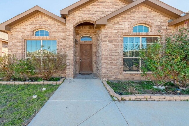 Building Photo - 4 Bedroom 2 Bathroom Ready to rent April 1st, 2026