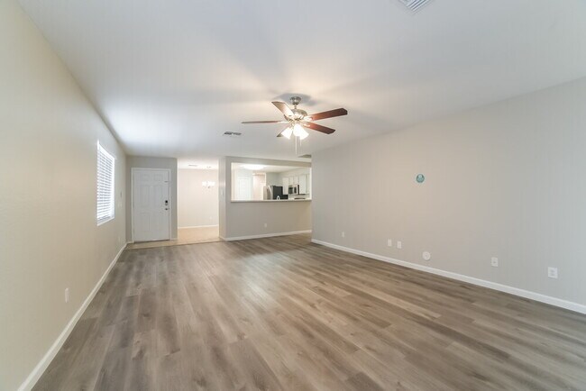 Foto del edificio - 8019 W Pioneer St