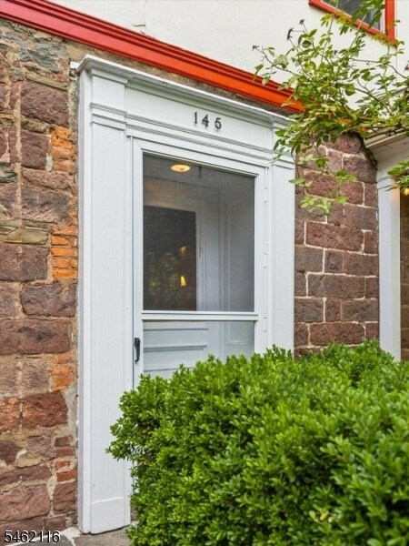 Foto del edificio - 145 Watchung Ave