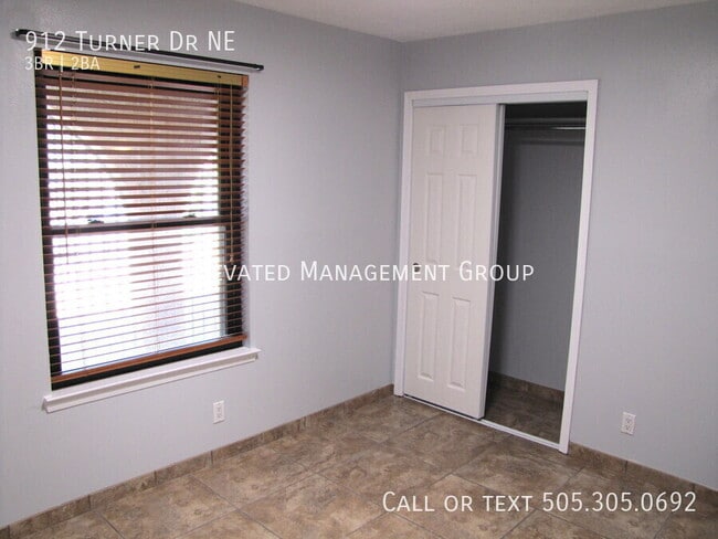 Building Photo - 912 Turner Dr NE