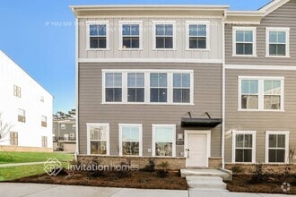 Building Photo - 8024 Roest Ln