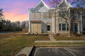 Building Photo - 5218 Drakes Ct