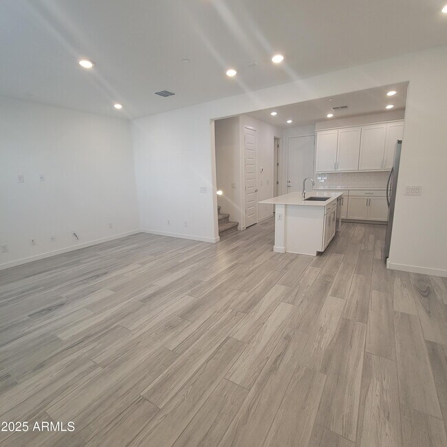 Foto del edificio - 4077 S Sabrina Dr