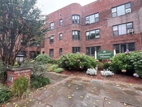 Building Photo - 160 S Middle Neck Rd