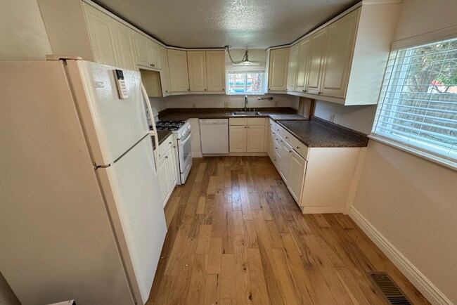 Foto del edificio - Spacious Colonial Heights Bungalow