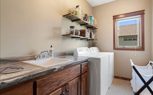 Foto del edificio - 944 Cove Ct NW