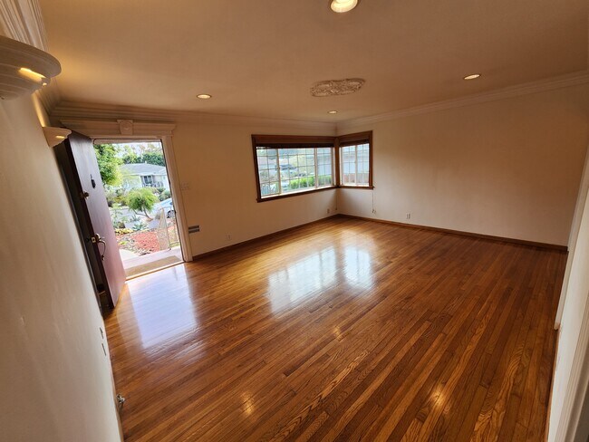 Foto del edificio - 3431 Tilden Ave