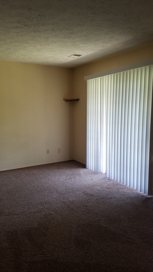 Building Photo - 1 bedroom, unfurnished walk-in condo at Fa...