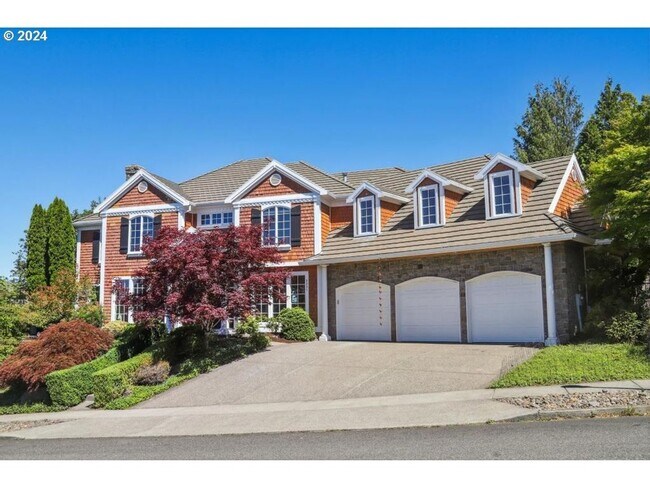 Building Photo - Exquisite 4+ Bed, 4 Bath Home in Sought Af...