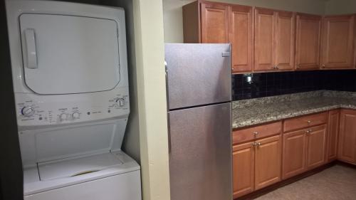 kitchen before remodel - 2303 Goldsmith St