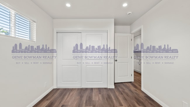 Building Photo - Spacious 3-Bedroom Home in Prime National ...