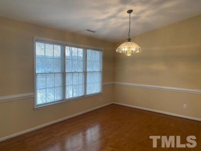 Building Photo - 301 Glen Echo unit F - Bev Roberts Rentals...