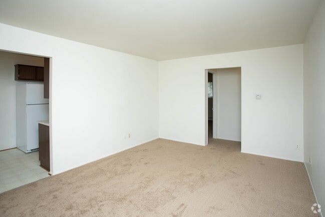 1BR, 1BA - 700 SF - Rochester House Apartments