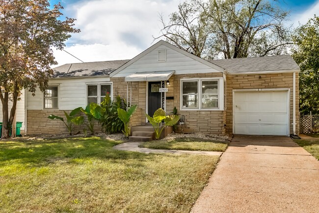 Building Photo - Beautiful 3-bed, 1-bath home with a sunroo...