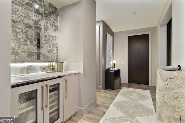 Foto del edificio - 2425 Peachtree Rd NE