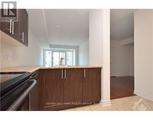 Building Photo - 234-1234 Rideau St