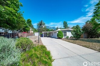 Building Photo - 6809 S Meadow Downs Way