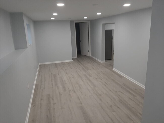 Foto del edificio - 5222 N Ludlam Ave