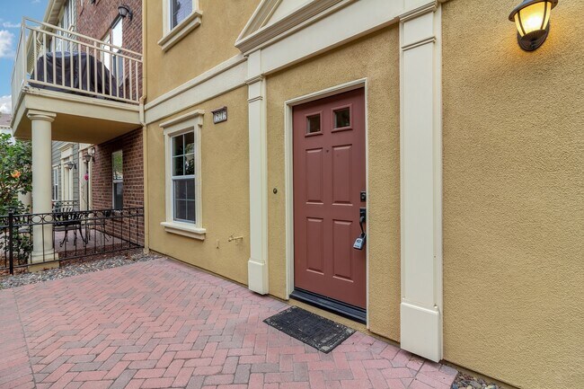 Building Photo - Live in Luxury: Fully Upgraded 2 Bedroom P...