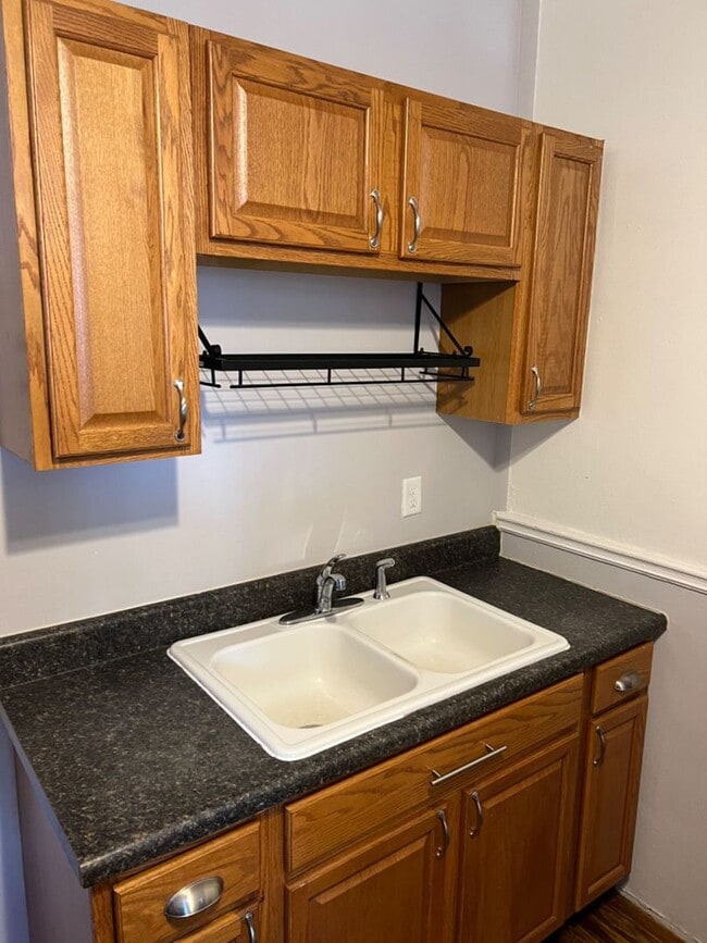 Building Photo - 117 S Stafford Ave